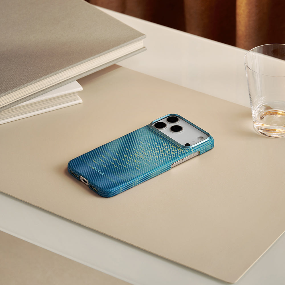Glints of Gold Ultra Slim Serisi Aramid Fiber Kılıf - iPhone 17 Pro Max